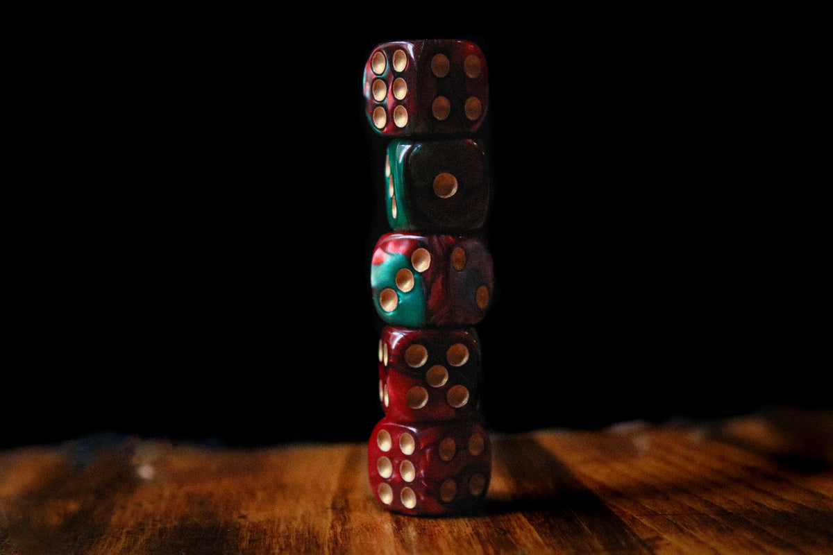 Christmas Inspired 6 Sided 5 Pcs Dice Set - D6 Dice Set With Resealable Carry Bag