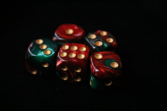 Christmas Inspired 6 Sided 5 Pcs Dice Set - D6 Dice Set With Resealable Carry Bag